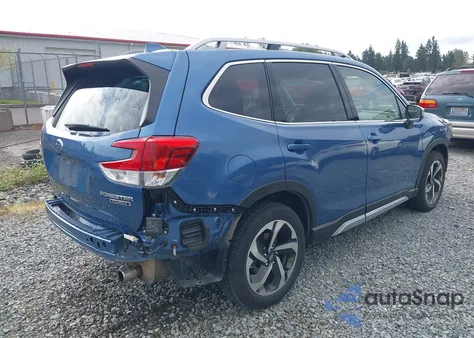 2023 Subaru Forester Touring Touring z USA, uszkodzony, nr VIN JF2SKARC3PH439020